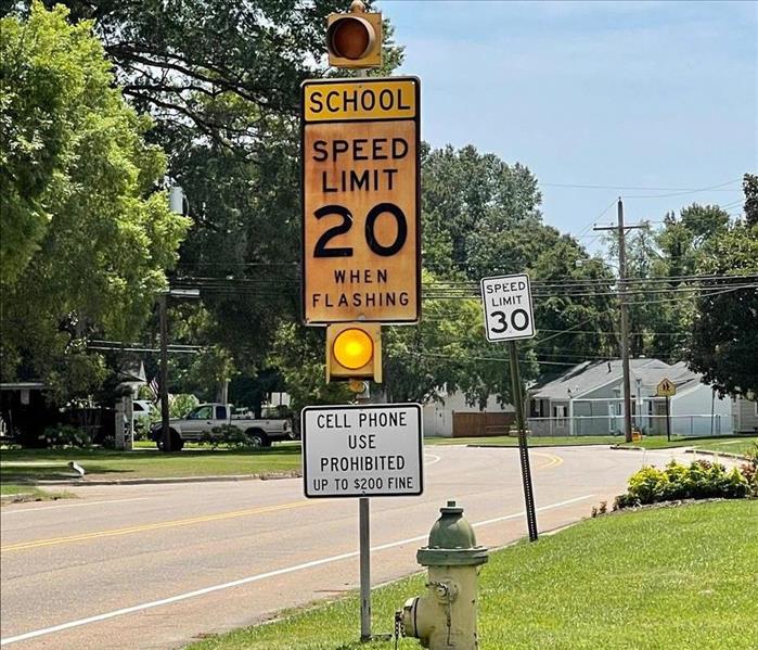 A picture of a school zone