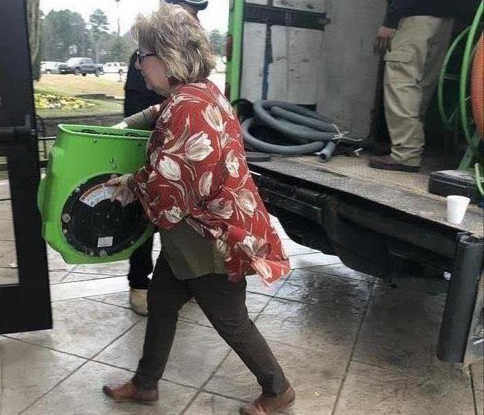 SERVPRO employee unloading equipment