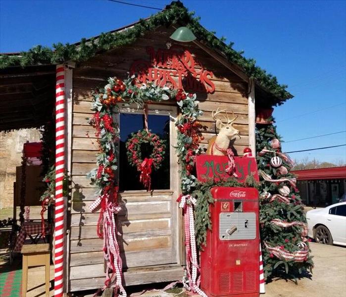 A building decorated for christmas